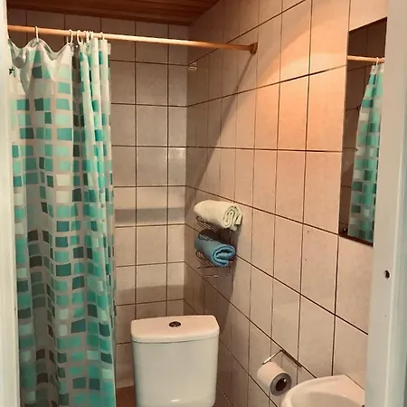 Cozy Roosi Guest Apartment 2, Free Parking