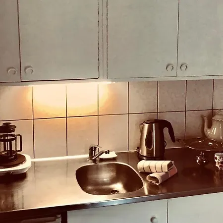 Cozy Roosi Guest Apartment 2, Free Parking Apartment *