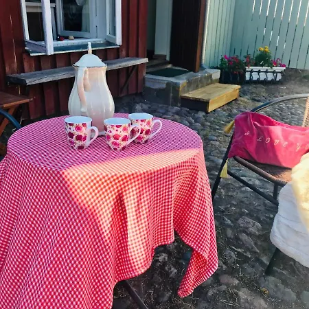 Cozy Roosi Guest Apartment 2, Free Parking Apartment